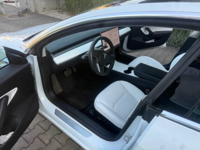 Білий Тесла Модель 3, об'ємом двигуна 0 л та пробігом 72 тис. км за 18895 $, фото 9 на Automoto.ua