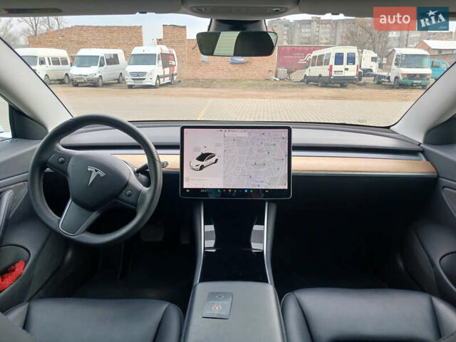 Білий Тесла Модель 3, об'ємом двигуна 0 л та пробігом 65 тис. км за 17700 $, фото 17 на Automoto.ua
