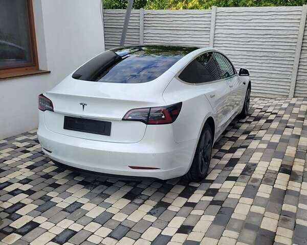 Белый Тесла Модель 3, объемом двигателя 0 л и пробегом 128 тыс. км за 18000 $, фото 2 на Automoto.ua