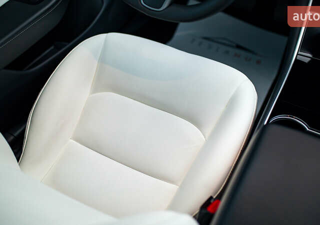 Белый Тесла Модель 3, объемом двигателя 0 л и пробегом 63 тыс. км за 15999 $, фото 46 на Automoto.ua