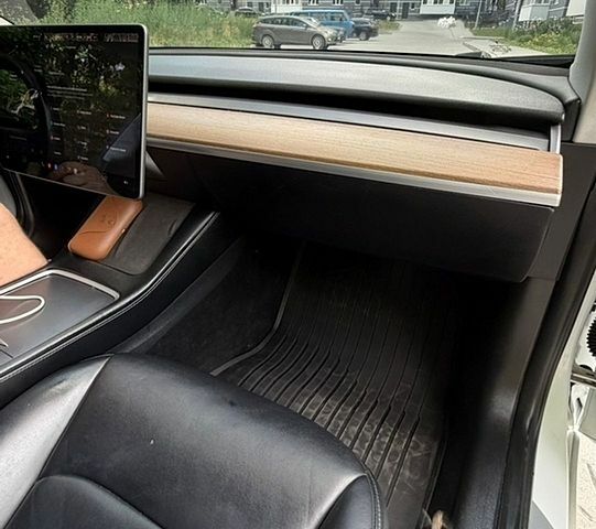 Белый Тесла Модель 3, объемом двигателя 0 л и пробегом 99 тыс. км за 15490 $, фото 13 на Automoto.ua