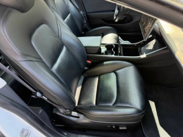 Білий Тесла Модель 3, об'ємом двигуна 0 л та пробігом 37 тис. км за 7800 $, фото 6 на Automoto.ua