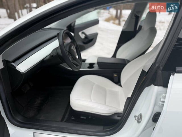 Белый Тесла Модель 3, объемом двигателя 0 л и пробегом 85 тыс. км за 14750 $, фото 31 на Automoto.ua