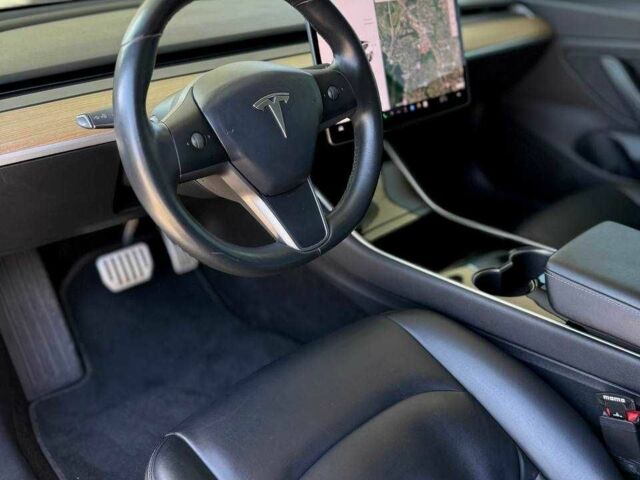 Белый Тесла Модель 3, объемом двигателя 0 л и пробегом 77 тыс. км за 21499 $, фото 10 на Automoto.ua