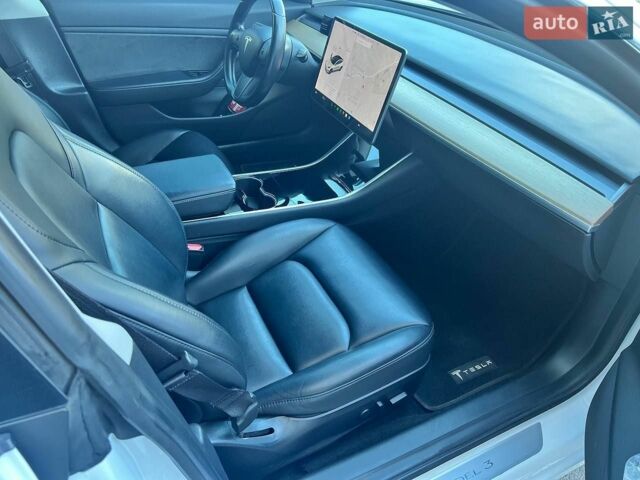 Белый Тесла Модель 3, объемом двигателя 0 л и пробегом 85 тыс. км за 14400 $, фото 12 на Automoto.ua