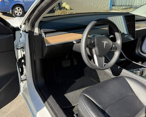 Белый Тесла Модель 3, объемом двигателя 0 л и пробегом 13 тыс. км за 18700 $, фото 8 на Automoto.ua