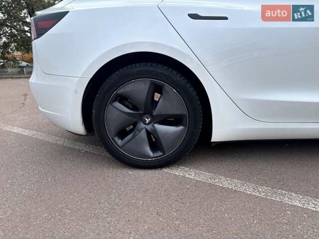 Білий Тесла Модель 3, об'ємом двигуна 0 л та пробігом 80 тис. км за 16500 $, фото 3 на Automoto.ua