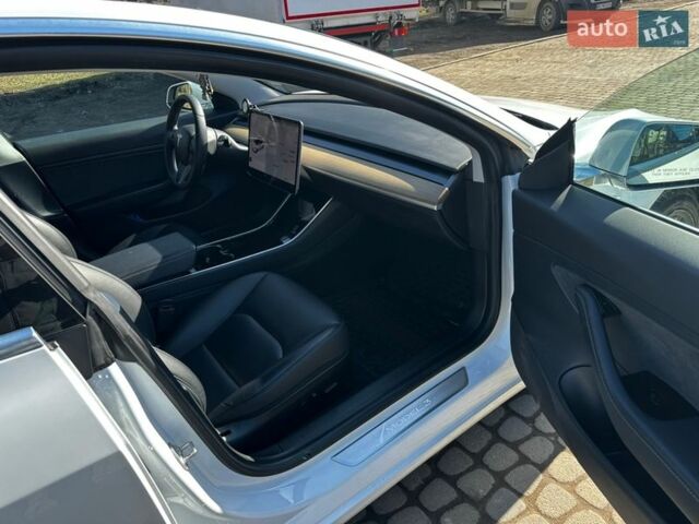 Белый Тесла Модель 3, объемом двигателя 0 л и пробегом 116 тыс. км за 18500 $, фото 10 на Automoto.ua