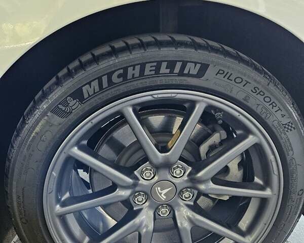 Белый Тесла Модель 3, объемом двигателя 0 л и пробегом 130 тыс. км за 23999 $, фото 8 на Automoto.ua