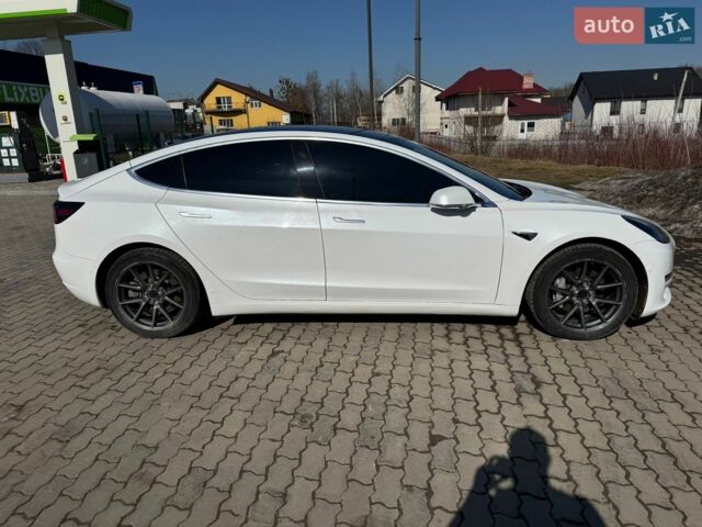 Белый Тесла Модель 3, объемом двигателя 0 л и пробегом 230 тыс. км за 15200 $, фото 4 на Automoto.ua