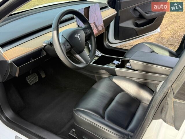 Білий Тесла Модель 3, об'ємом двигуна 0 л та пробігом 78 тис. км за 16600 $, фото 12 на Automoto.ua