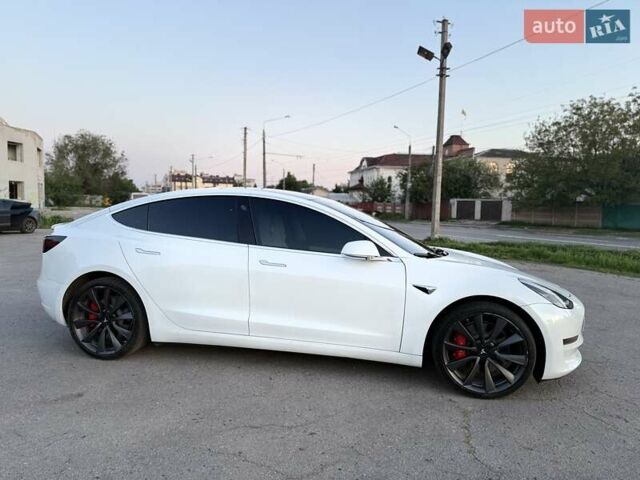 Белый Тесла Модель 3, объемом двигателя 0 л и пробегом 57 тыс. км за 21000 $, фото 9 на Automoto.ua