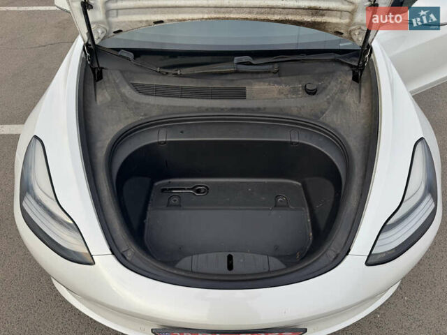 Белый Тесла Модель 3, объемом двигателя 0 л и пробегом 166 тыс. км за 14500 $, фото 33 на Automoto.ua