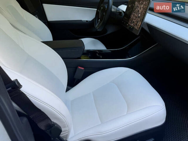 Тесла Модель 3 2019 у Белой Церкве на Automoto.ua Білий Тесла Модель 3, об'ємом двигуна 0 л та пробігом 44 тис. км за 15900 $, фото 7 на Automoto.ua