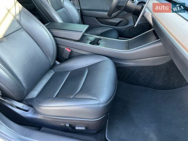 Білий Тесла Модель 3, об'ємом двигуна 0 л та пробігом 74 тис. км за 15500 $, фото 20 на Automoto.ua