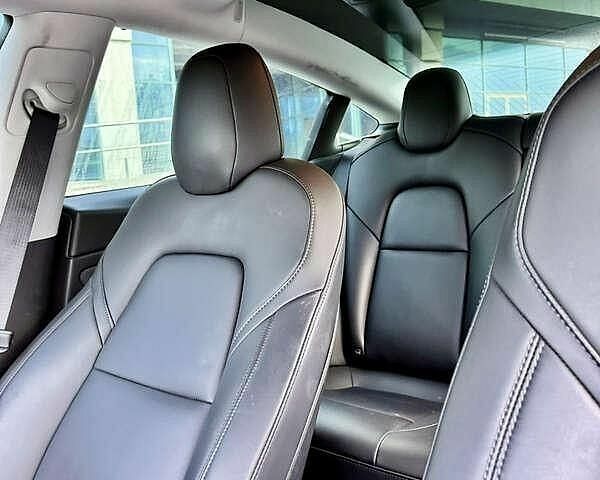 Білий Тесла Модель 3, об'ємом двигуна 0 л та пробігом 64 тис. км за 17350 $, фото 17 на Automoto.ua