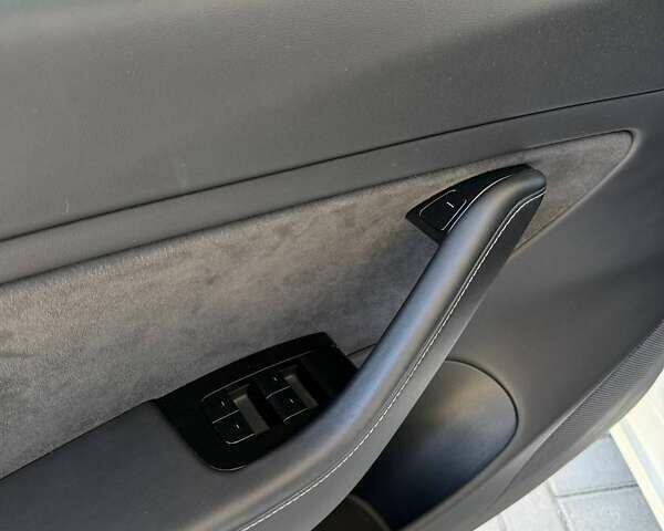 Белый Тесла Модель 3, объемом двигателя 0 л и пробегом 78 тыс. км за 20999 $, фото 32 на Automoto.ua