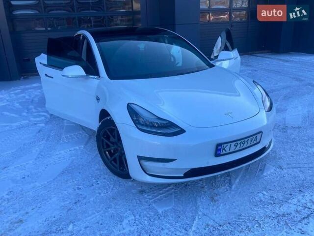 Білий Тесла Модель 3, об'ємом двигуна 0 л та пробігом 111 тис. км за 13700 $, фото 1 на Automoto.ua