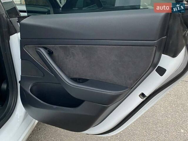 Білий Тесла Модель 3, об'ємом двигуна 0 л та пробігом 130 тис. км за 17200 $, фото 21 на Automoto.ua