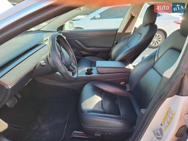 Белый Тесла Модель 3, объемом двигателя 0 л и пробегом 56 тыс. км за 6600 $, фото 7 на Automoto.ua