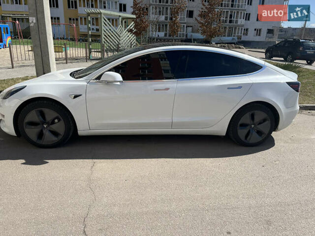 Белый Тесла Модель 3, объемом двигателя 0 л и пробегом 93 тыс. км за 16900 $, фото 9 на Automoto.ua