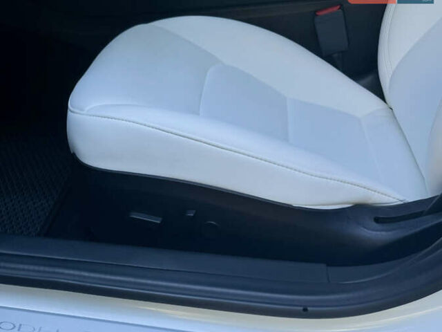 Тесла Модель 3 2019 у Белой Церкве на Automoto.ua Білий Тесла Модель 3, об'ємом двигуна 0 л та пробігом 44 тис. км за 15900 $, фото 9 на Automoto.ua