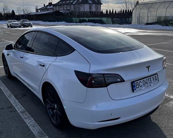 Білий Тесла Модель 3, об'ємом двигуна 0 л та пробігом 124 тис. км за 34900 $, фото 1 на Automoto.ua