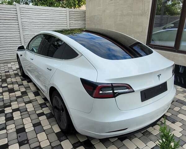 Белый Тесла Модель 3, объемом двигателя 0 л и пробегом 129 тыс. км за 16500 $, фото 4 на Automoto.ua