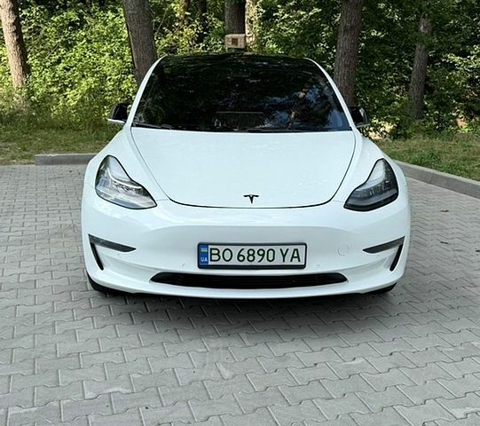 Белый Тесла Модель 3, объемом двигателя 0 л и пробегом 99 тыс. км за 15490 $, фото 1 на Automoto.ua