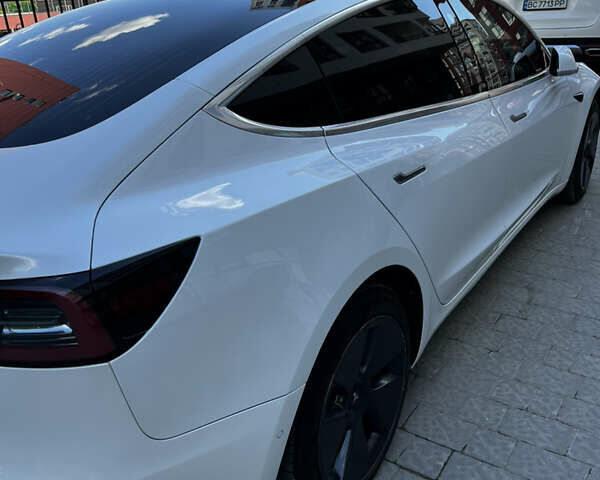 Белый Тесла Модель 3, объемом двигателя 0 л и пробегом 71 тыс. км за 22700 $, фото 8 на Automoto.ua