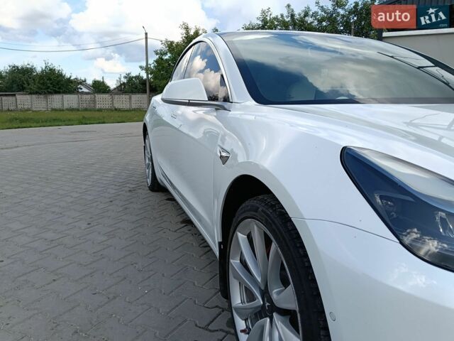 Белый Тесла Модель 3, объемом двигателя 0 л и пробегом 233 тыс. км за 15000 $, фото 6 на Automoto.ua