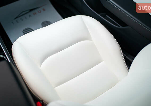 Белый Тесла Модель 3, объемом двигателя 0 л и пробегом 63 тыс. км за 15999 $, фото 43 на Automoto.ua