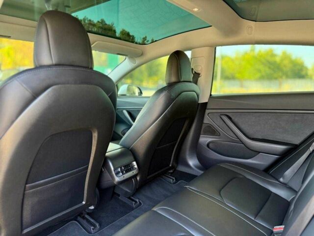 Белый Тесла Модель 3, объемом двигателя 0 л и пробегом 77 тыс. км за 21499 $, фото 15 на Automoto.ua