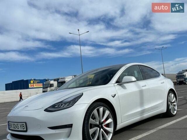 Белый Тесла Модель 3, объемом двигателя 0 л и пробегом 77 тыс. км за 19899 $, фото 4 на Automoto.ua