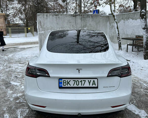 Белый Тесла Модель 3, объемом двигателя 0 л и пробегом 229 тыс. км за 16480 $, фото 4 на Automoto.ua