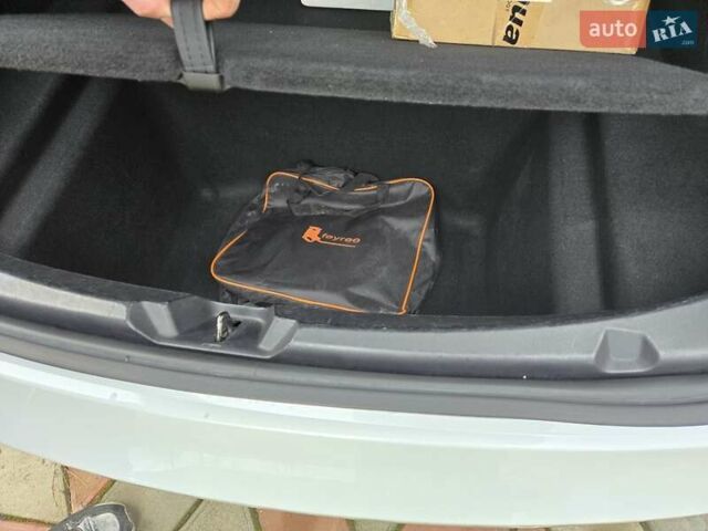 Белый Тесла Модель 3, объемом двигателя 0 л и пробегом 41 тыс. км за 15900 $, фото 8 на Automoto.ua