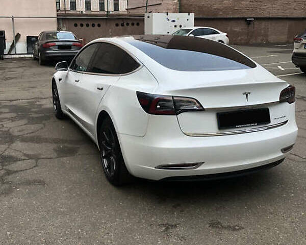 Белый Тесла Модель 3, объемом двигателя 0 л и пробегом 30 тыс. км за 15000 $, фото 2 на Automoto.ua