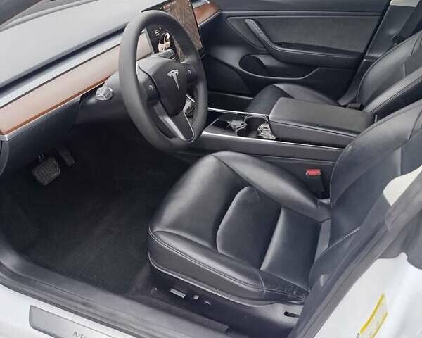 Білий Тесла Модель 3, об'ємом двигуна 0 л та пробігом 151 тис. км за 17300 $, фото 17 на Automoto.ua