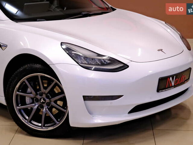 Белый Тесла Модель 3, объемом двигателя 0 л и пробегом 54 тыс. км за 15900 $, фото 6 на Automoto.ua