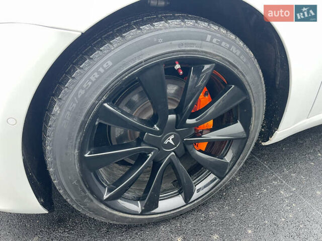 Белый Тесла Модель 3, объемом двигателя 0 л и пробегом 73 тыс. км за 17000 $, фото 18 на Automoto.ua