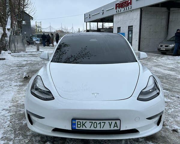 Белый Тесла Модель 3, объемом двигателя 0 л и пробегом 229 тыс. км за 16480 $, фото 1 на Automoto.ua