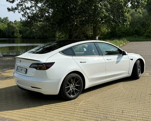 Белый Тесла Модель 3, объемом двигателя 0 л и пробегом 101 тыс. км за 14600 $, фото 18 на Automoto.ua