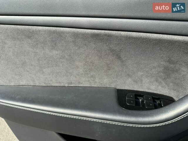 Белый Тесла Модель 3, объемом двигателя 0 л и пробегом 80 тыс. км за 21000 $, фото 17 на Automoto.ua