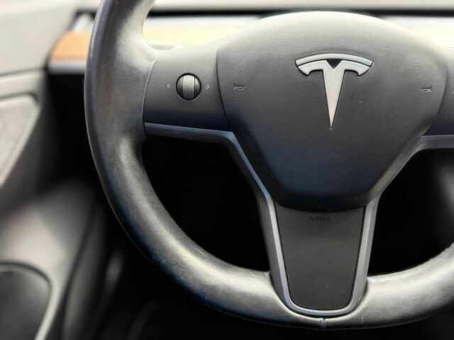 Белый Тесла Модель 3, объемом двигателя 0 л и пробегом 53 тыс. км за 12700 $, фото 20 на Automoto.ua