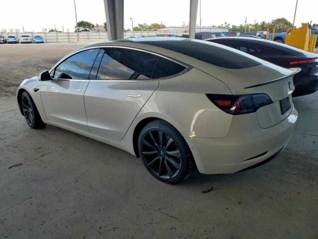 Белый Тесла Модель 3, объемом двигателя 0 л и пробегом 107 тыс. км за 3000 $, фото 1 на Automoto.ua