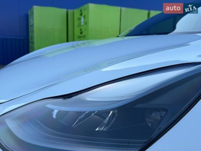Білий Тесла Модель 3, об'ємом двигуна 0 л та пробігом 88 тис. км за 16999 $, фото 10 на Automoto.ua