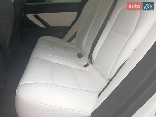 Белый Тесла Модель 3, объемом двигателя 0 л и пробегом 92 тыс. км за 16900 $, фото 4 на Automoto.ua