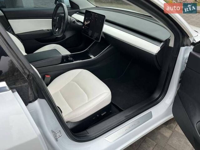 Белый Тесла Модель 3, объемом двигателя 0 л и пробегом 100 тыс. км за 18400 $, фото 10 на Automoto.ua