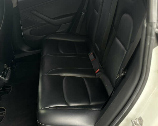 Білий Тесла Модель 3, об'ємом двигуна 0 л та пробігом 114 тис. км за 13950 $, фото 7 на Automoto.ua