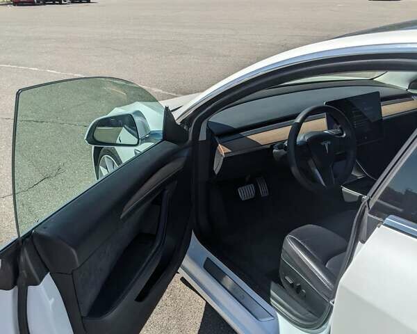 Белый Тесла Модель 3, объемом двигателя 0 л и пробегом 101 тыс. км за 23500 $, фото 9 на Automoto.ua